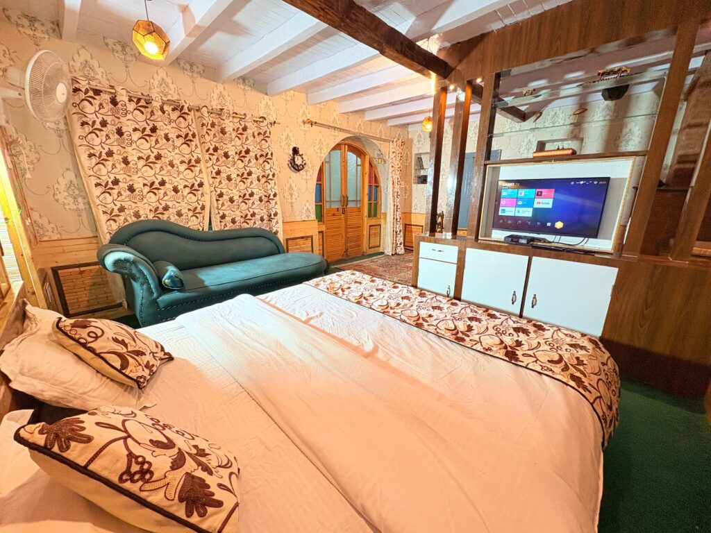 Kashtoorwan Cottage Khag Images (15)
